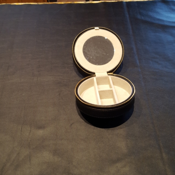 Round Travel Jewelry Box